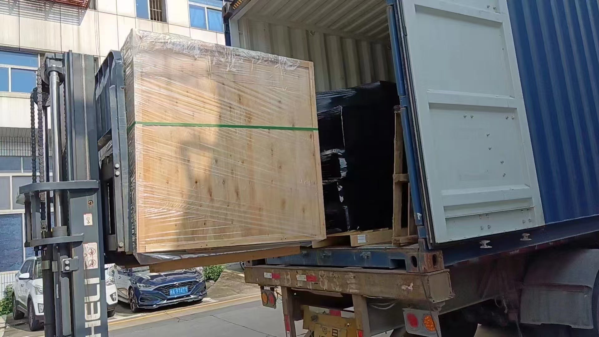 Wooden Crate Cargo Loading for Shipping from China